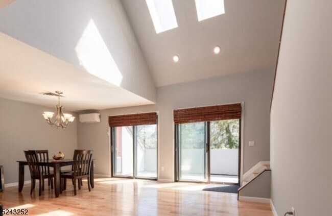 Building Photo - 14 Cerone Ct
