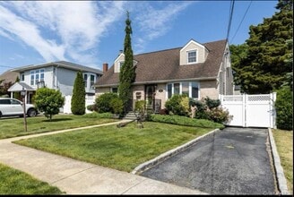 Building Photo - 2207 Willow St