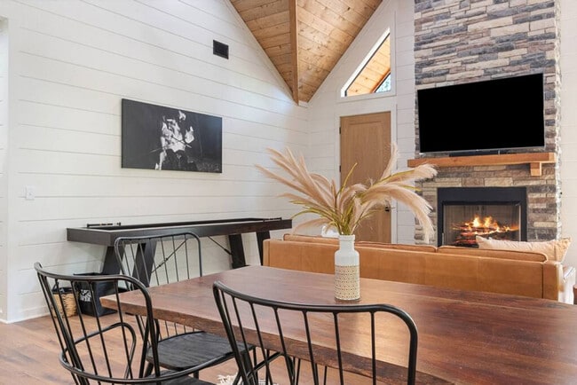 Building Photo - 42 Hickory Rdg Rd