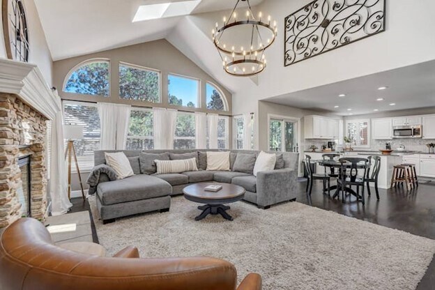 Foto del edificio - 15585 Timberside Ct