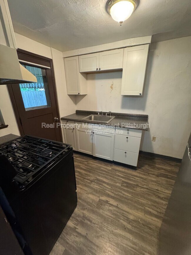 Building Photo - 48 Wenzell Pl