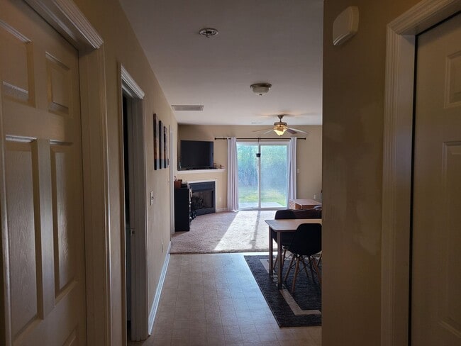 Building Photo - 2 bedroom, 2 bath unfurnished home - Pine Ridge Community - Holly Ridge