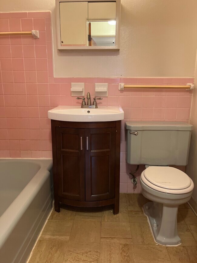 9777 McDowell Plz Unit 9765, Breckenridge Hills, MO 63114 Apartments