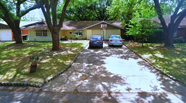 Building Photo - 8935 Altamont Dr