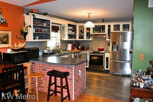 Building Photo - 531 Edgewood Pl
