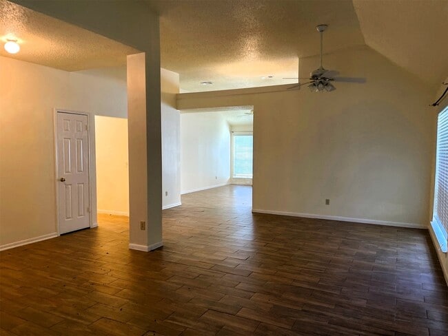 Foto del edificio - 107 S Village Knoll Cir