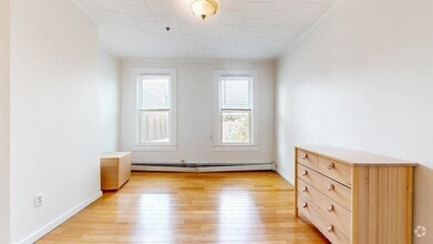 Building Photo - 466 Monmouth St