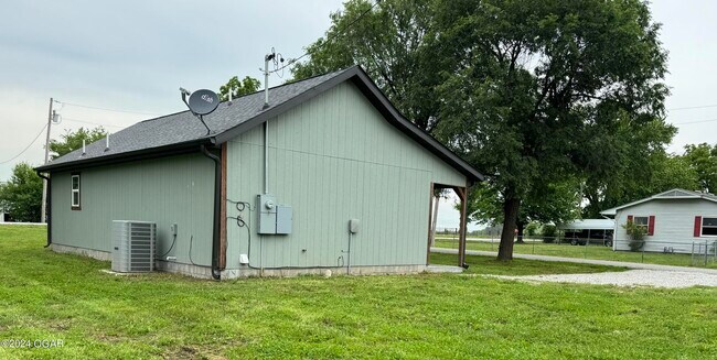 Building Photo - 101 Ball St