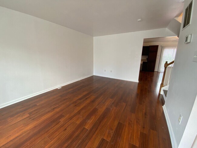 Foto del edificio - Stunning 3BedroomTownhome in Silver Hill F...