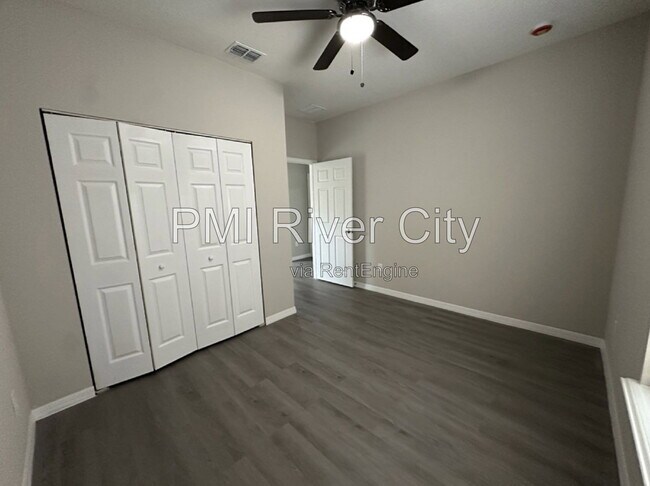 Foto del edificio - 6715 Bakersfield Dr