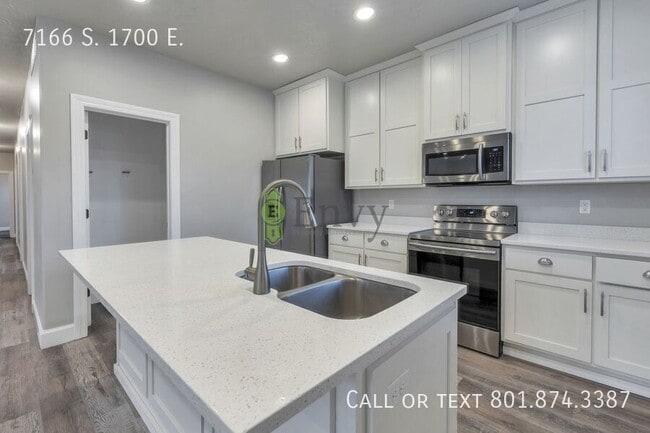 Building Photo - 7166 S 1700 E