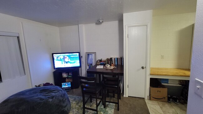 Foto del edificio - Studio Apartment - Available August 10th