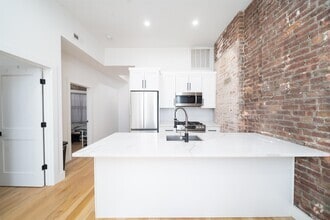 Building Photo - 27 Corbin Ave