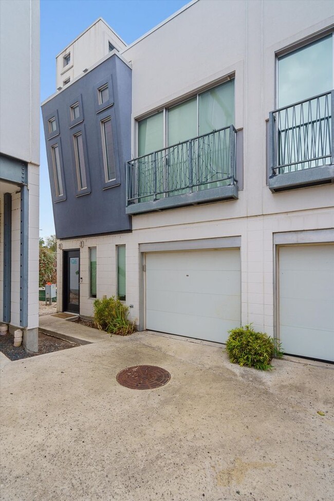 Foto del edificio - 4801 S Congress Ave