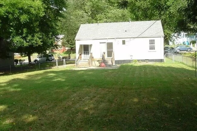 Foto del edificio - 3 BR / 1 BA Cozy Cape in West End
