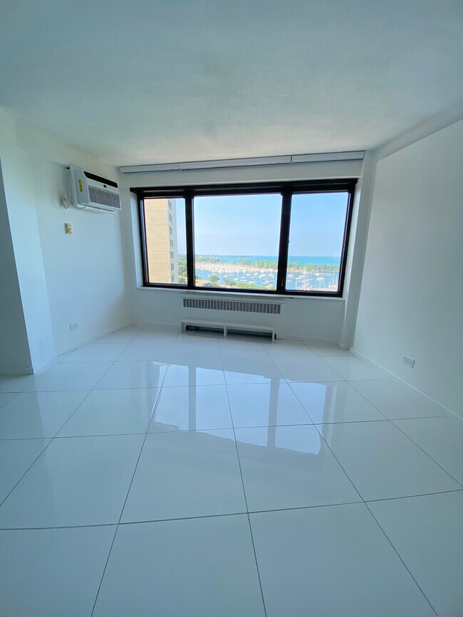 Foto del edificio - 3100 N Lake Shore Dr