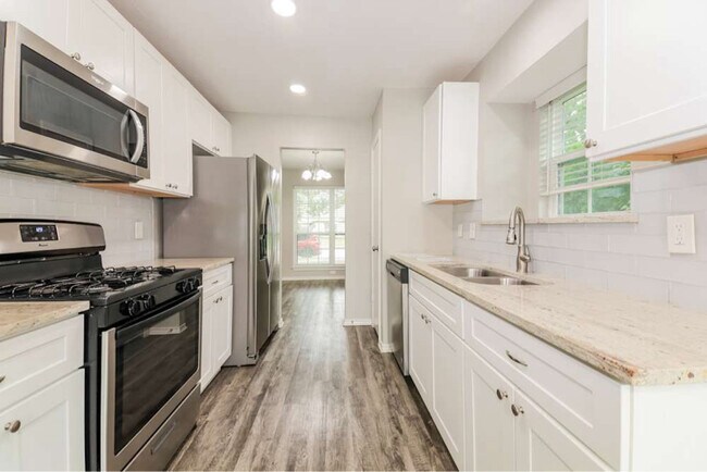 Foto del edificio - 611 Hanover Dr