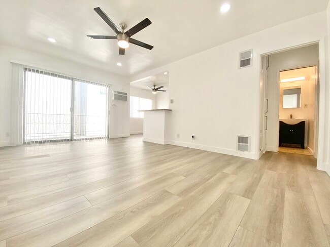 Building Photo - 612 Huntley Dr. West Hollywood, CA 90069