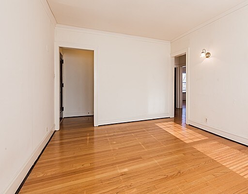 Foto del diseño de interior - 7005-7013 N Ridge Blvd