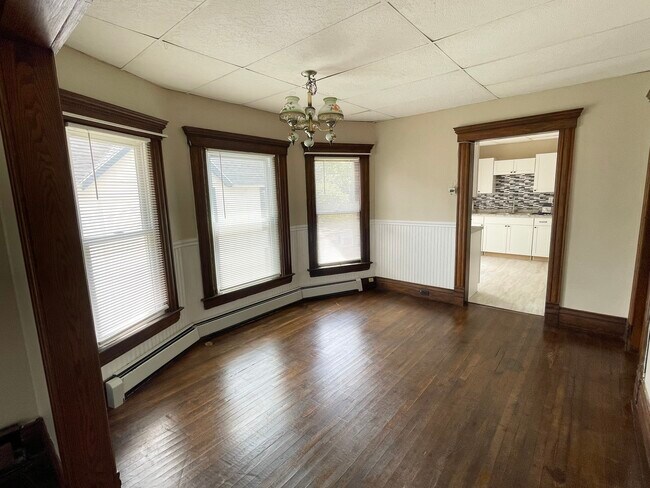 Comedor - 239 Sly Ave