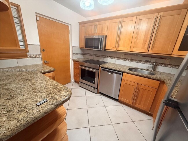 Building Photo - 7480 Miami Lakes Dr