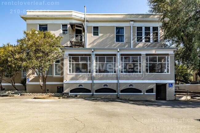 Building Photo - 518 W French Pl, 1
