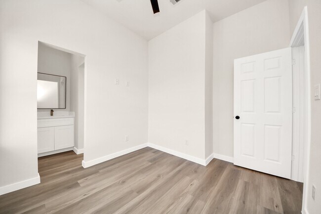 Foto del edificio - 8025 Peachtree St