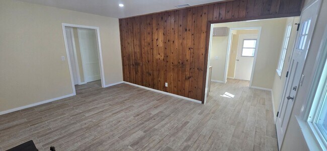 Foto del edificio - 12164 A St