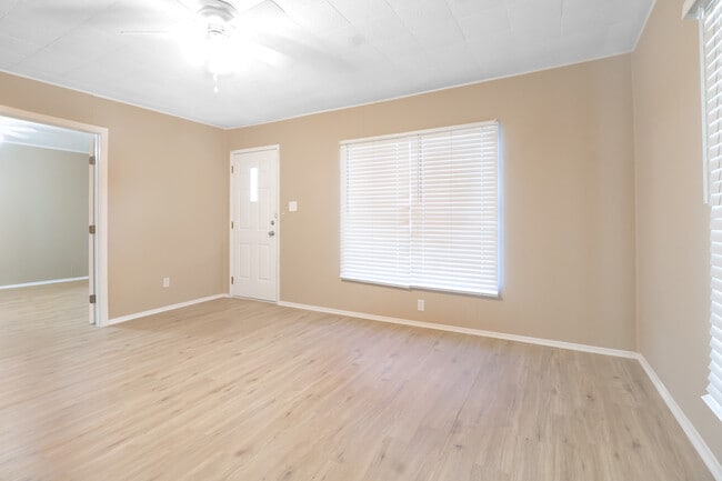 Foto del edificio - 1021 Moss St