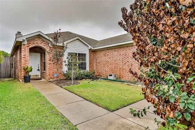 Foto del edificio - 8609 Rainy Lake Dr