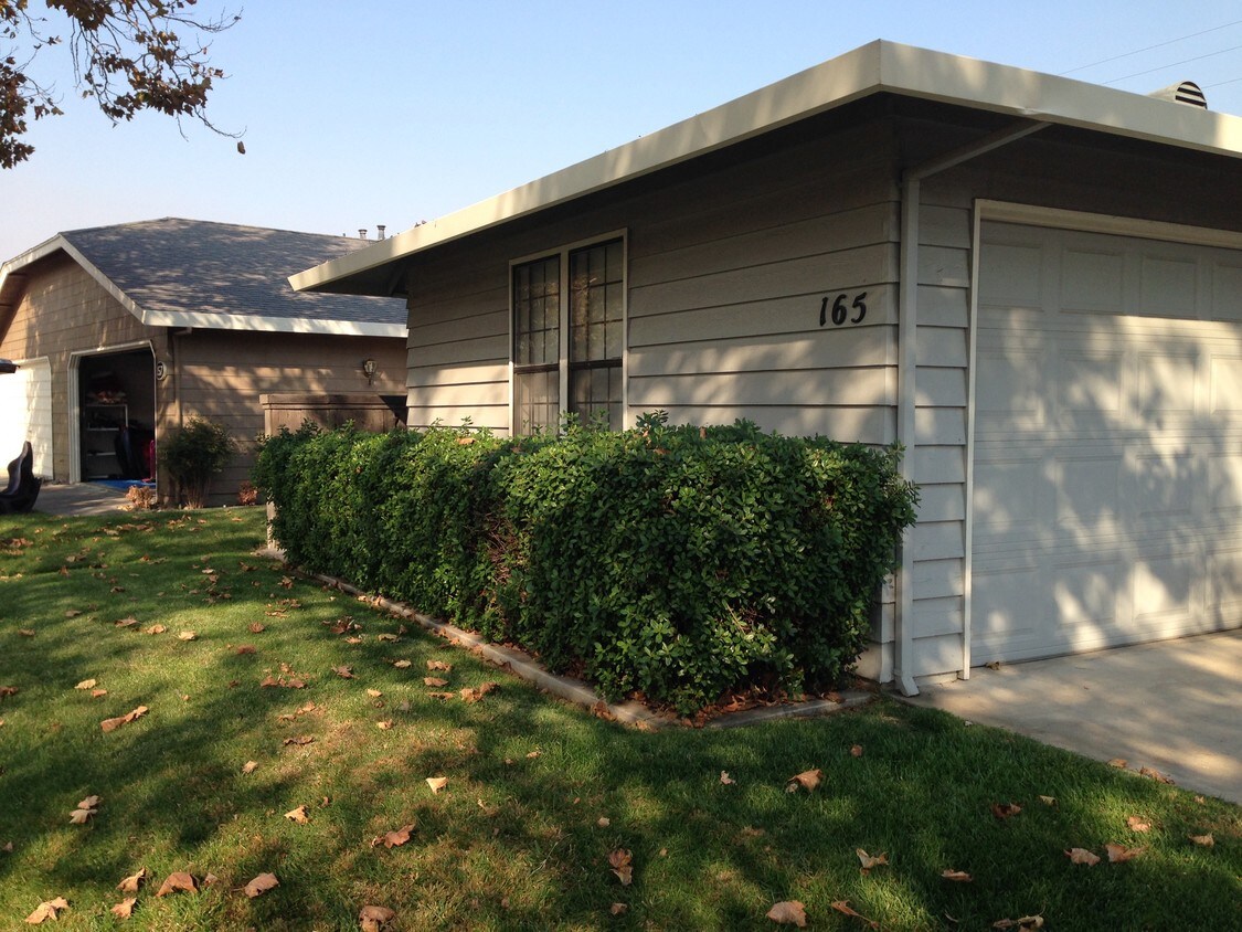 FRONT OF DUPLEX - 165 Finale Way