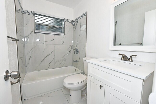 Building Photo - 270 NW 43rd St