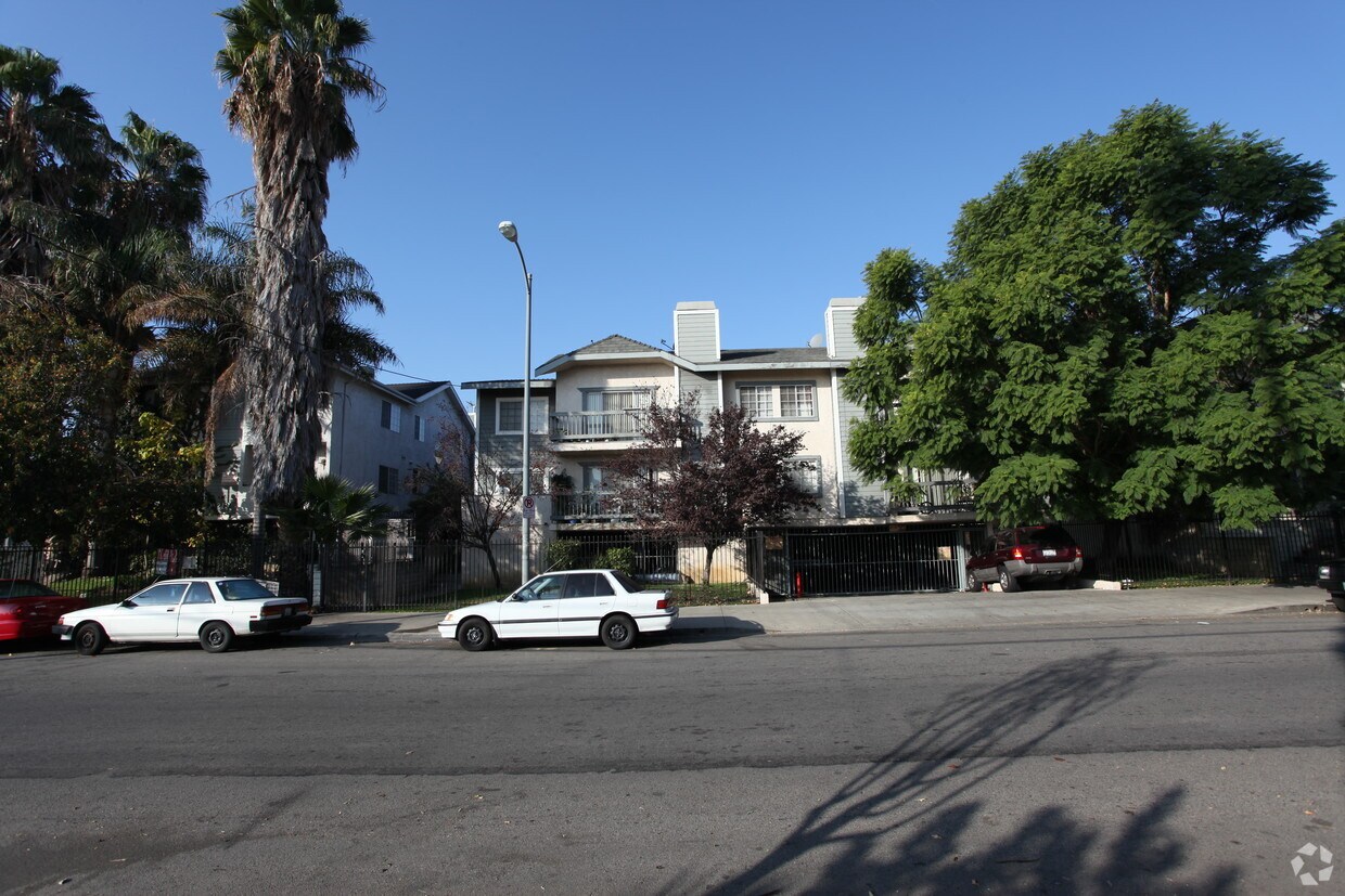 Building Photo - Woodridge Villas