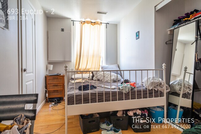 Photo du bâtiment - Two Bedroom Annex Apartment