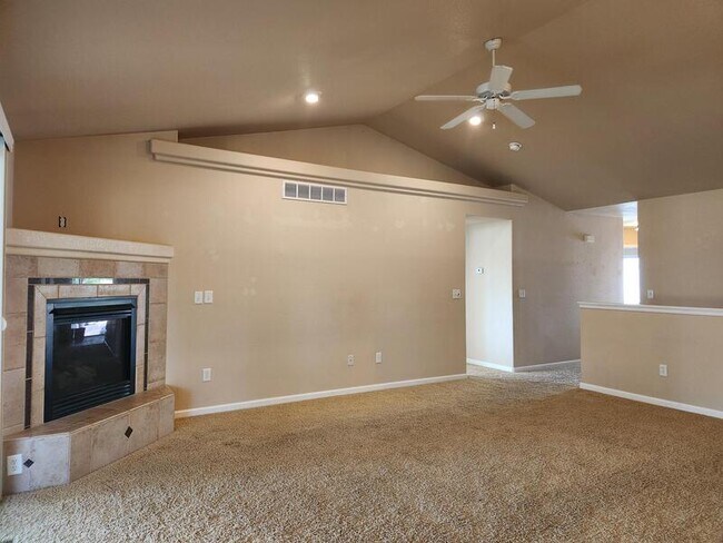 Building Photo - 157 Beacon Way