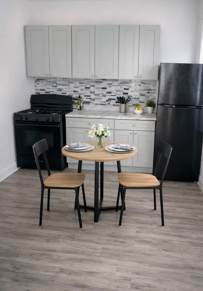 Foto del edificio - 1724 E 70th St