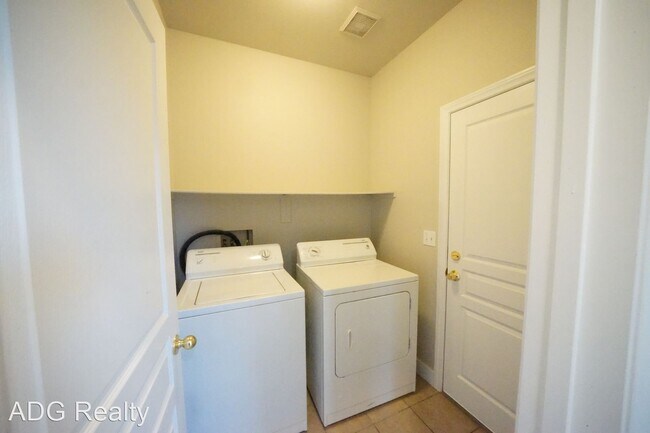 Foto del edificio - 3 br, 2.5 bath House - 8995 College Green St