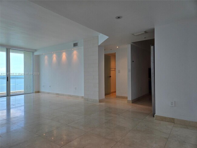 Building Photo - 800 Claughton Island Dr
