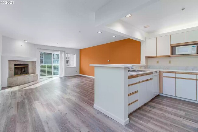 Foto del edificio - 241 N Hayden Bay Drive ~ Resort-Style Livi...