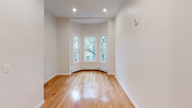Building Photo - 131 Putnam St