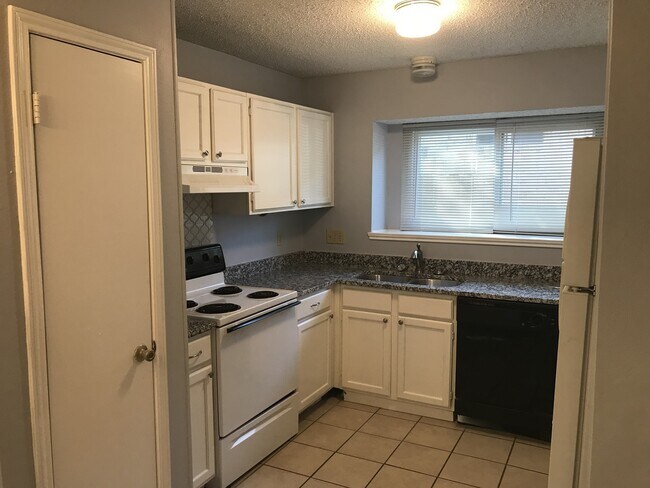 Building Photo - 11107 Forest Crown