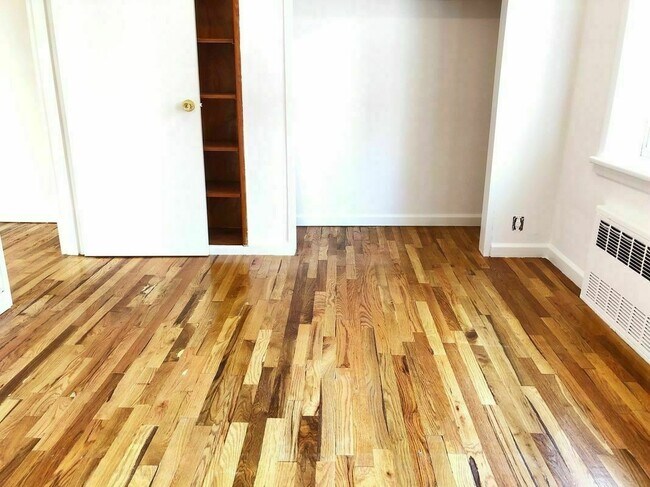 Foto del edificio - 2579 42nd St