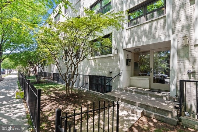 Foto del edificio - 1524 Independence Ave SE