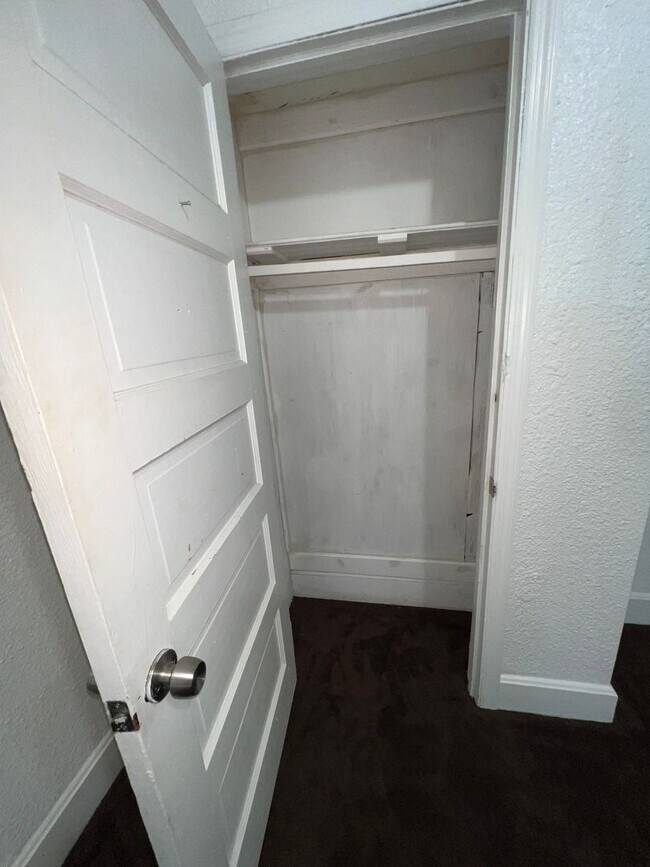 Foto del edificio - Classic 3 Bedroom Home on Charming Residen...