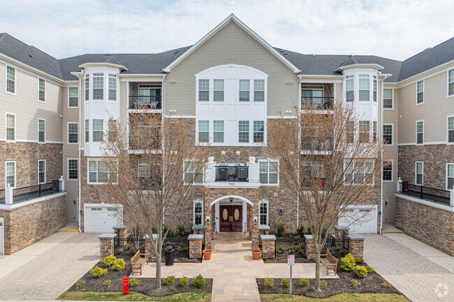 Building Photo - The Highlands Village