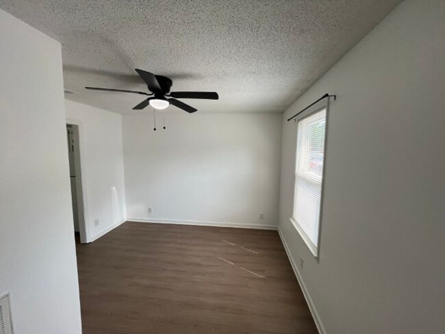 Building Photo - Very Affordable 2BR near MTSU