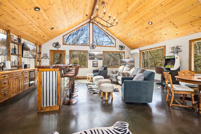 Building Photo - 19145 Eagle Point Rd