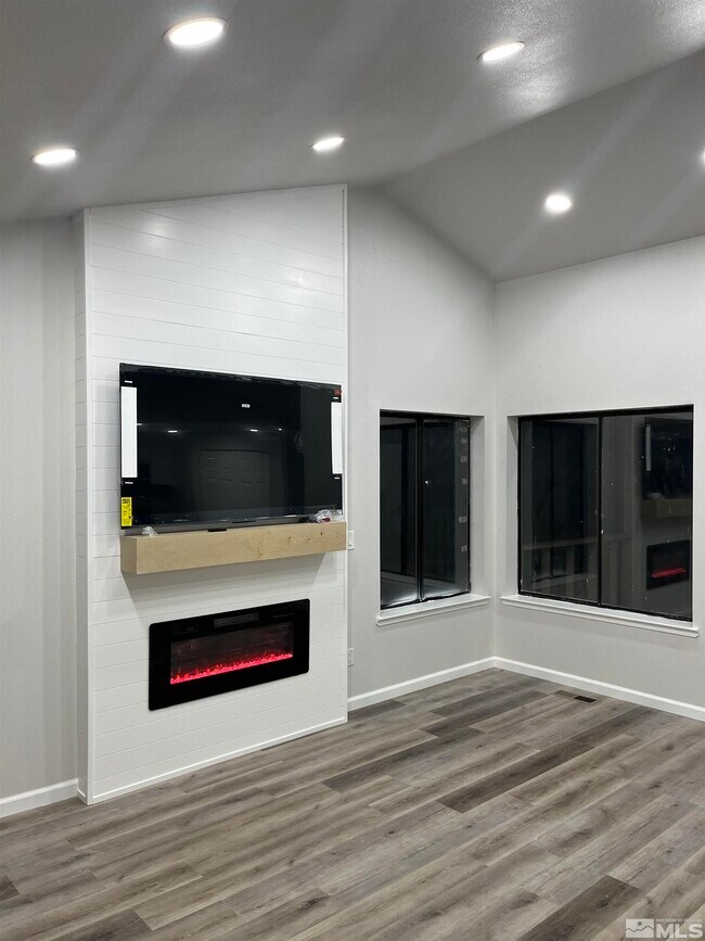 Building Photo - 6900 Sunkist Dr