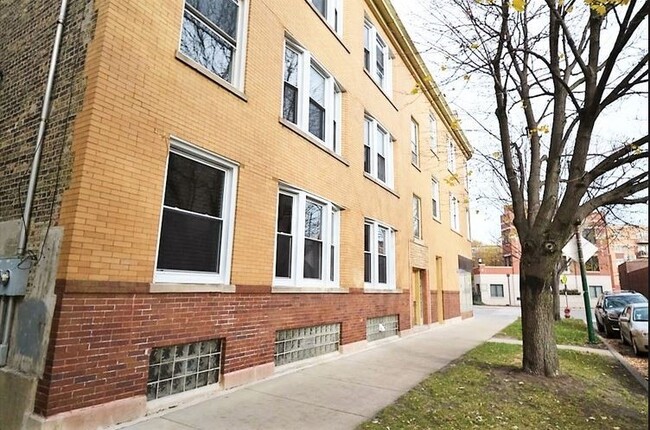 Building Photo - 2506 W Argyle St