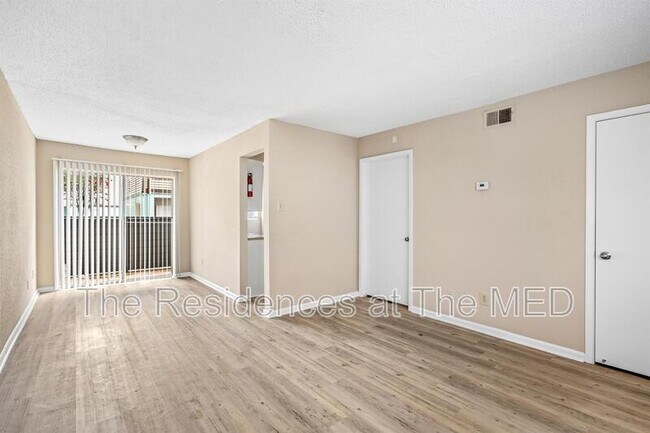 Foto del edificio - 2111 Holly Hall St